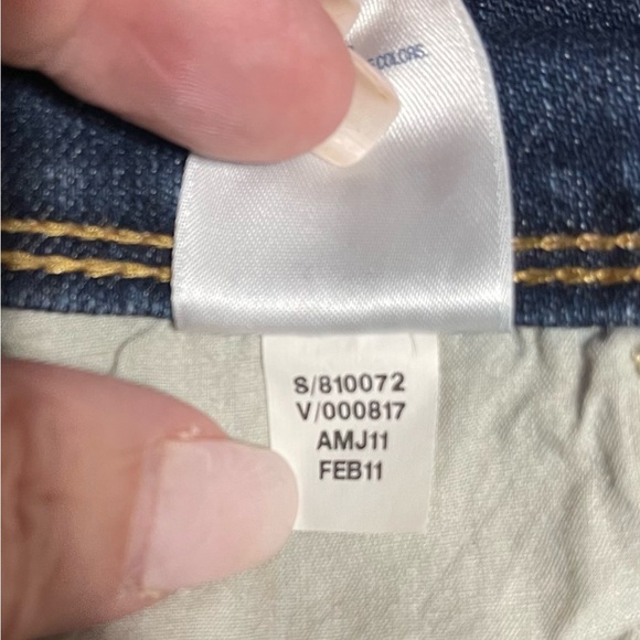 Old Navy Flirt Capri’s - Picture 6 of 7